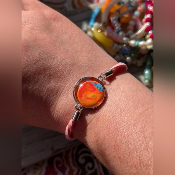 🄷🄰🄽🄳🄼🄰🄳🄴 🄵🄻🅄🄸🄳 🄰🅁🅃 🄱🅁🄰🄲🄴🄻🄴🅃 - Picture 2 of 6